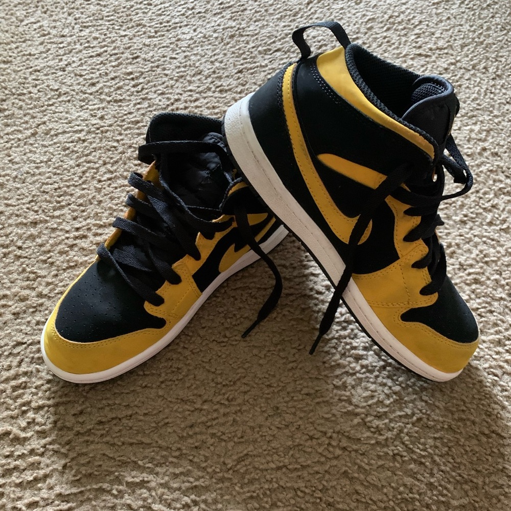 Yellow & Black Kids Jordans